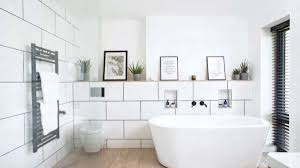 mur céramique salle de bain